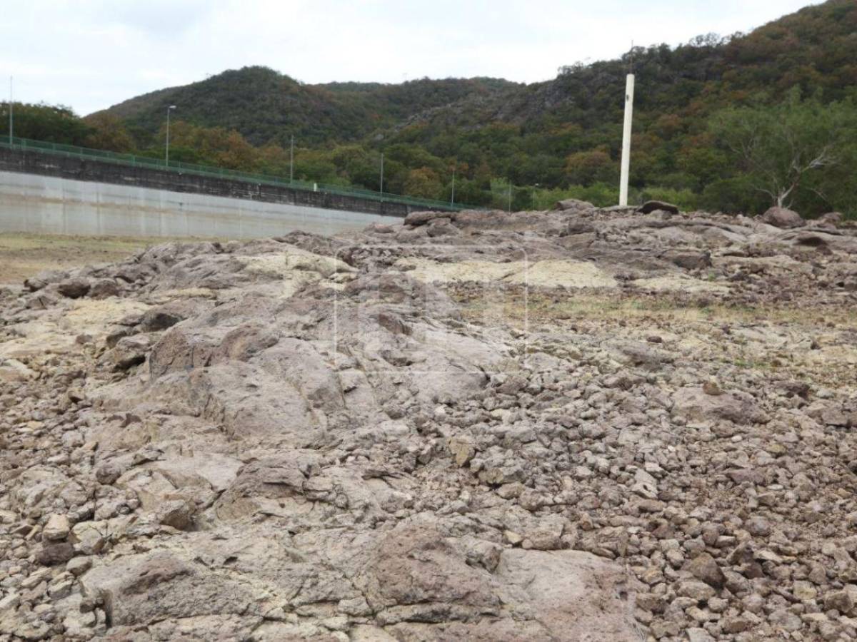 Niveles de agua alarmantes: Imágenes que muestran la crítica situación de la represa Concepción