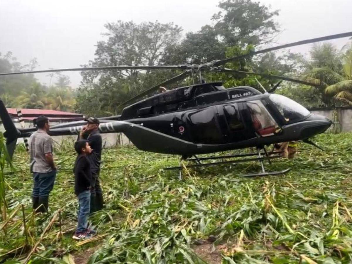 Imágenes del aterrizaje forzoso del helicóptero donde iba Xiomara Castro en Santa Cruz de Yojoa