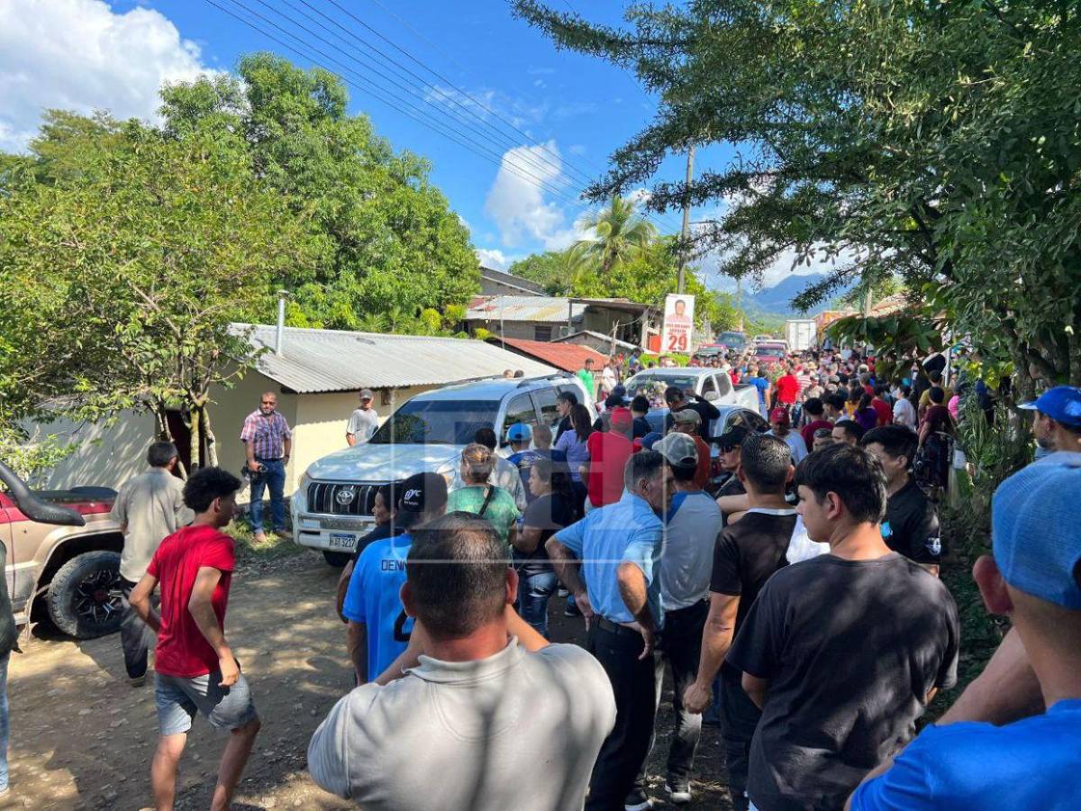 Ataúd tras ataúd: familias destrozadas se despiden de las víctimas del accidente en Santa Bárbara
