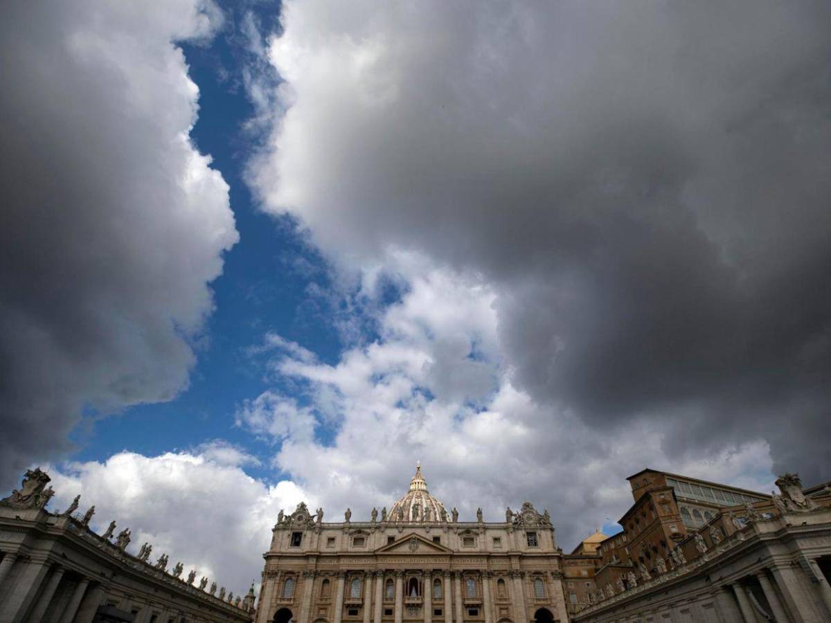 Imágenes de los fieles en el segundo día de cónclave