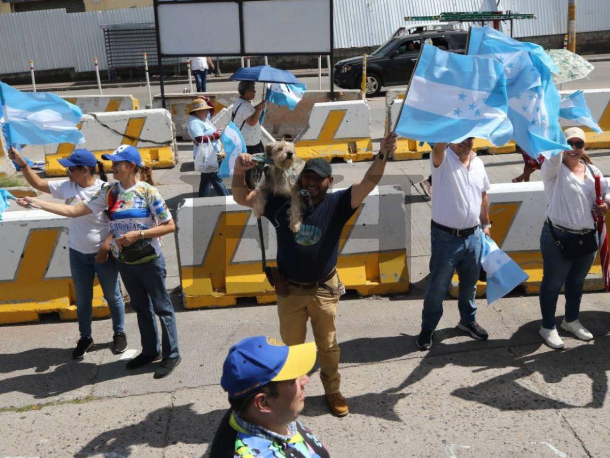 Lo que no se vio de la caminata de las iglesias en la capital