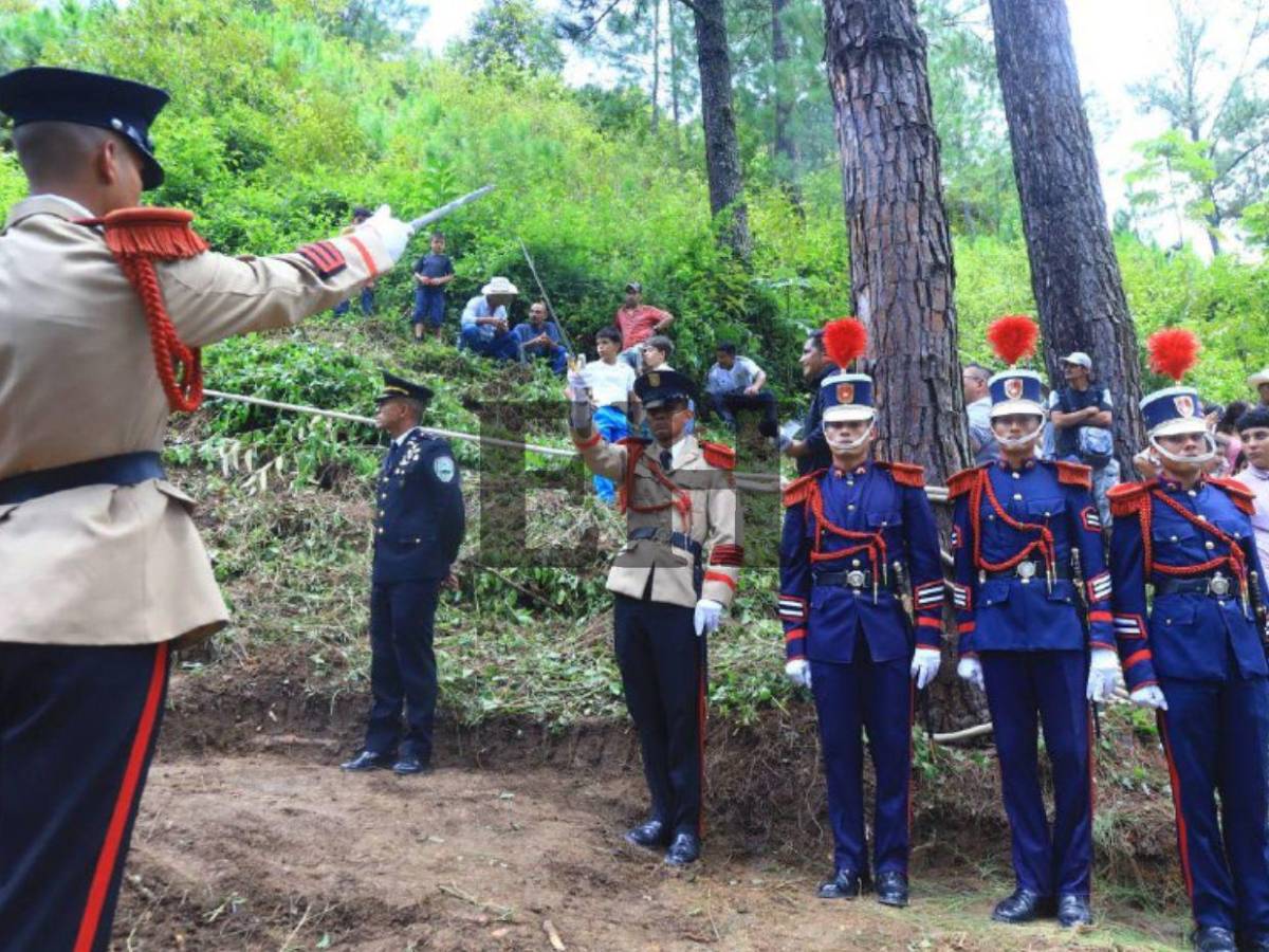 Compañeros de inspector Kevin Pérez lo despiden entre llanto y homenajes