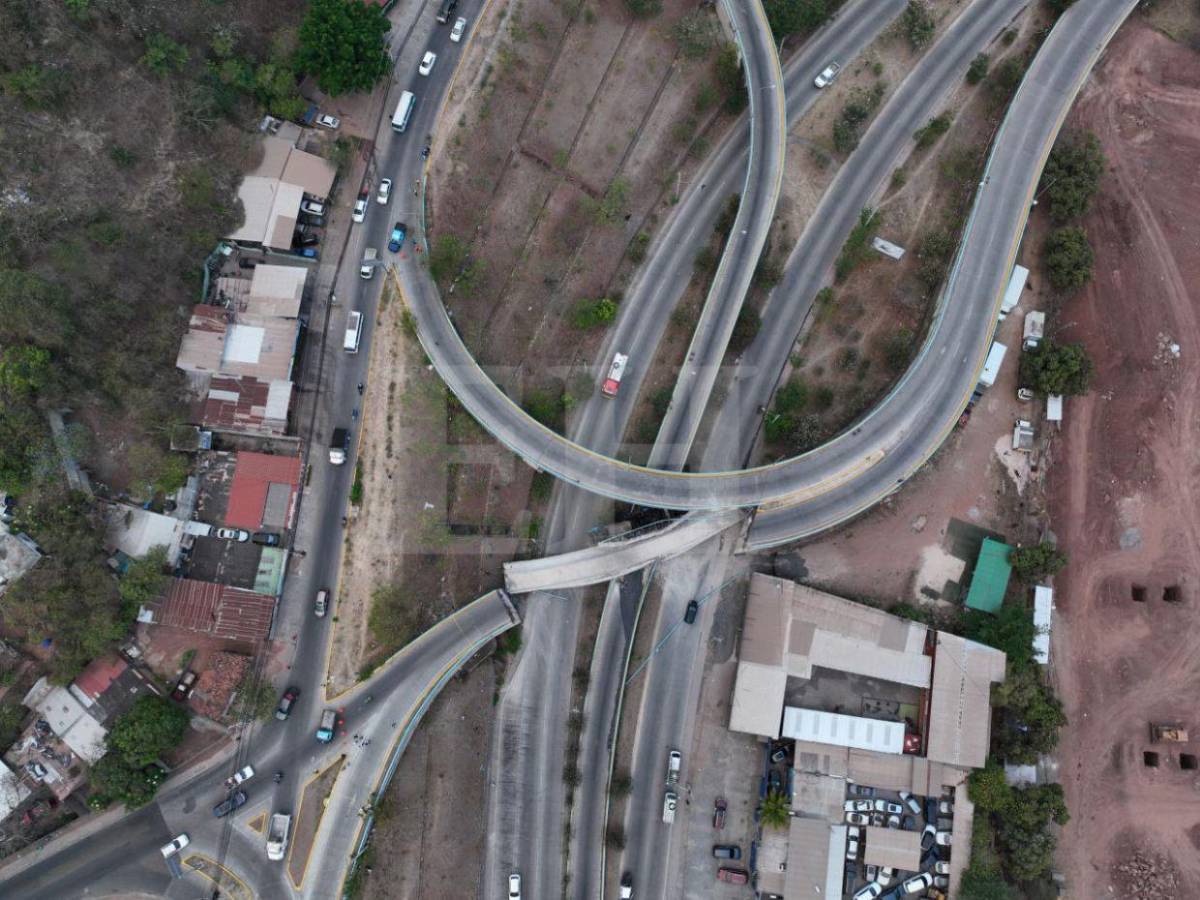 Vista aérea revela magnitud del daño en el puente Juan Manuel Gálvez
