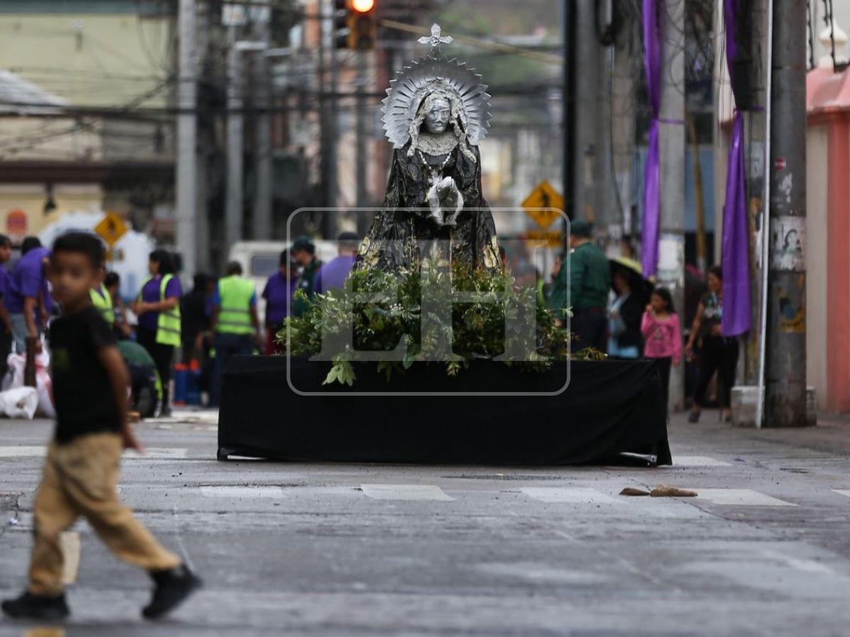 El centro de Tegucigalpa se pinta de colores con las alfombras de aserrín para el Domingo Santo