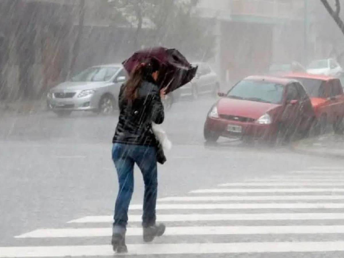 Ingreso de una onda tropical dejará lluvias con actividad eléctrica en varios departamentos