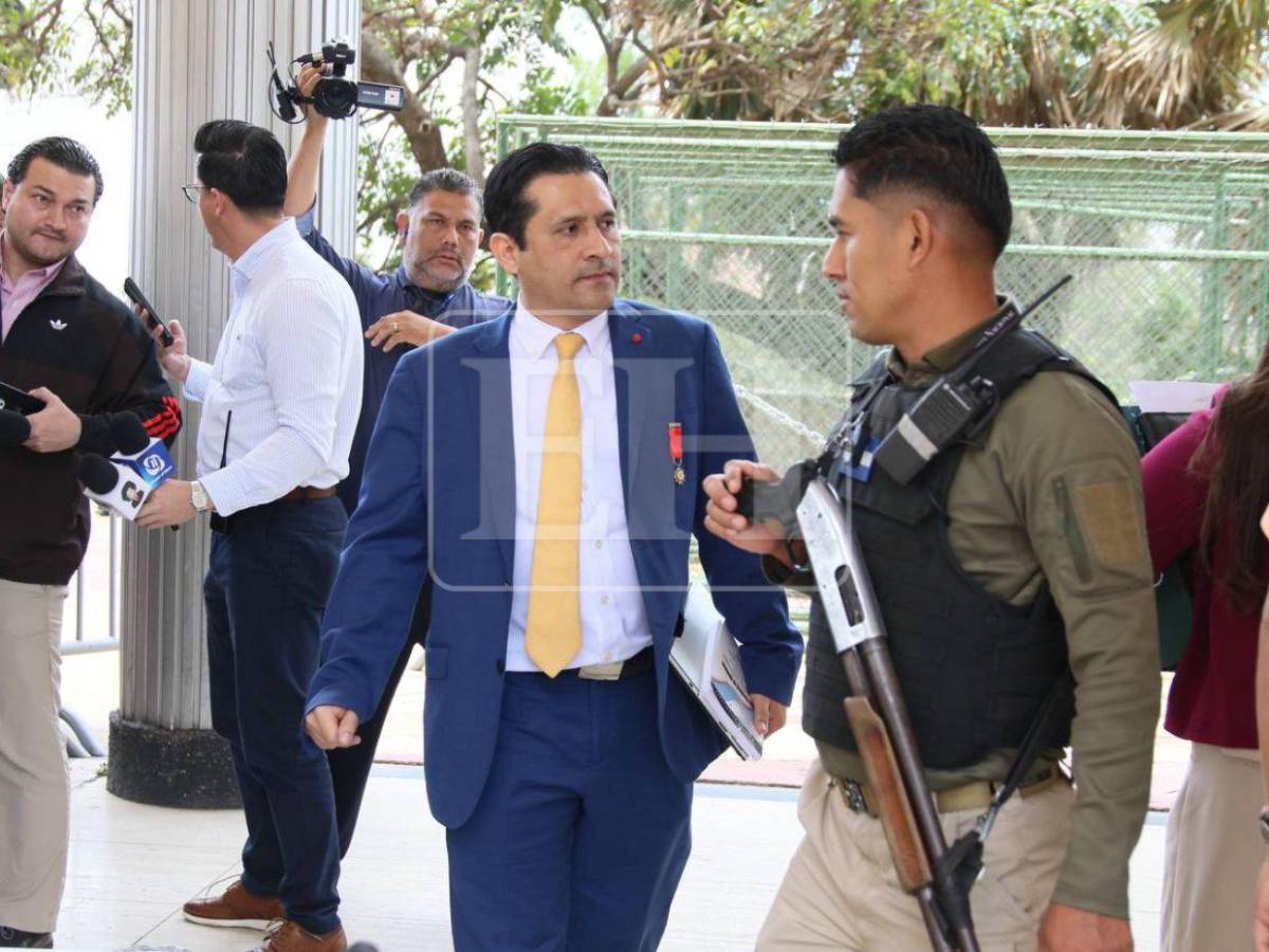 La verdad me asiste: llegada de Mario Morazán al CN para audiencia de juicio político