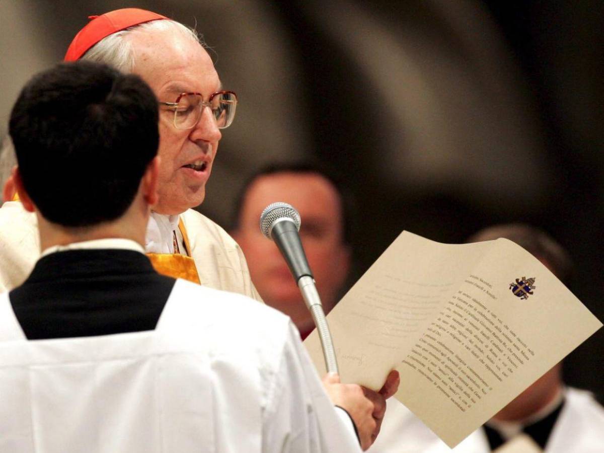 Giovanni Battista Re, el decano encargado del cónclave y el funeral del papa Francisco Giovanni Battista Re, el decano encargado del cónclave y el funeral del papa Francisco
