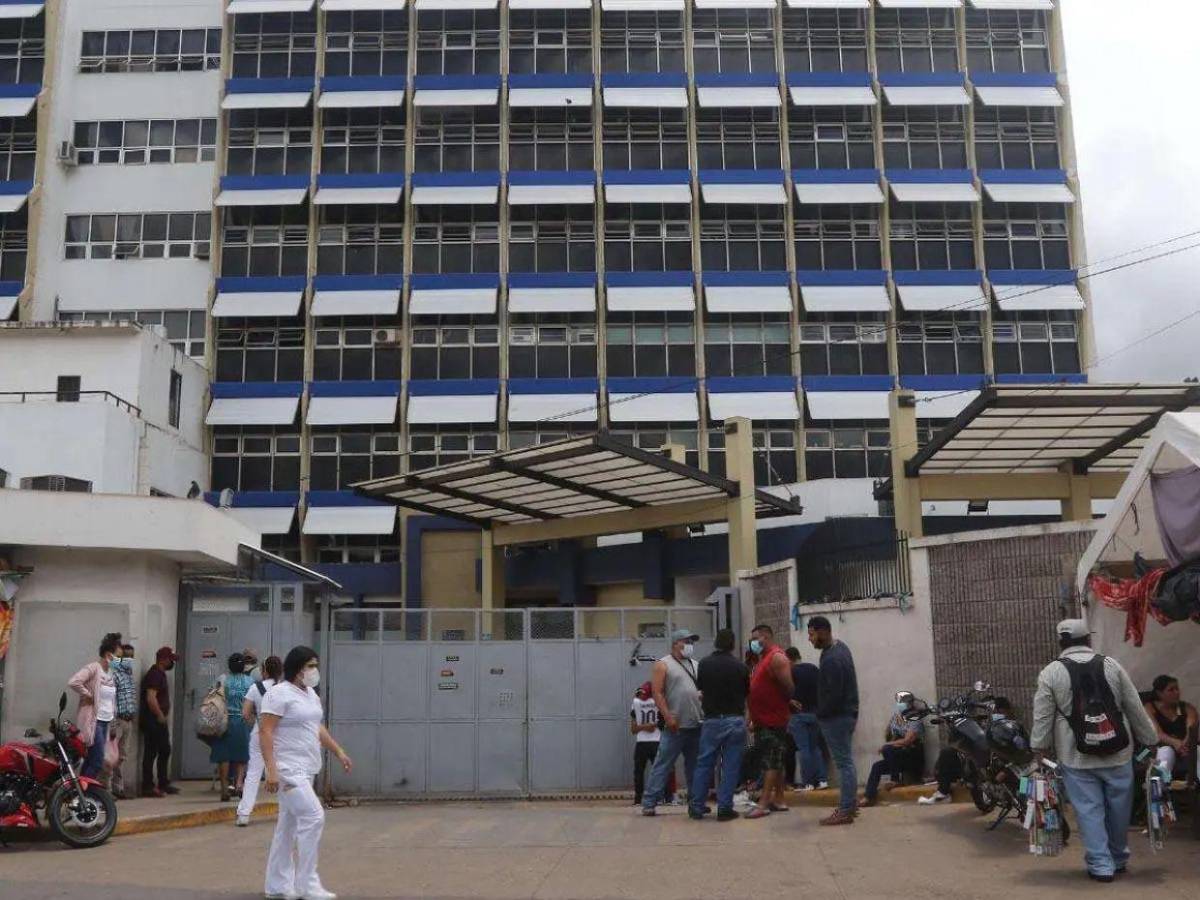 Le extirparon un quiste de ovario que pesaba 20 libras: el caso de una mujer de 64 años en el HE