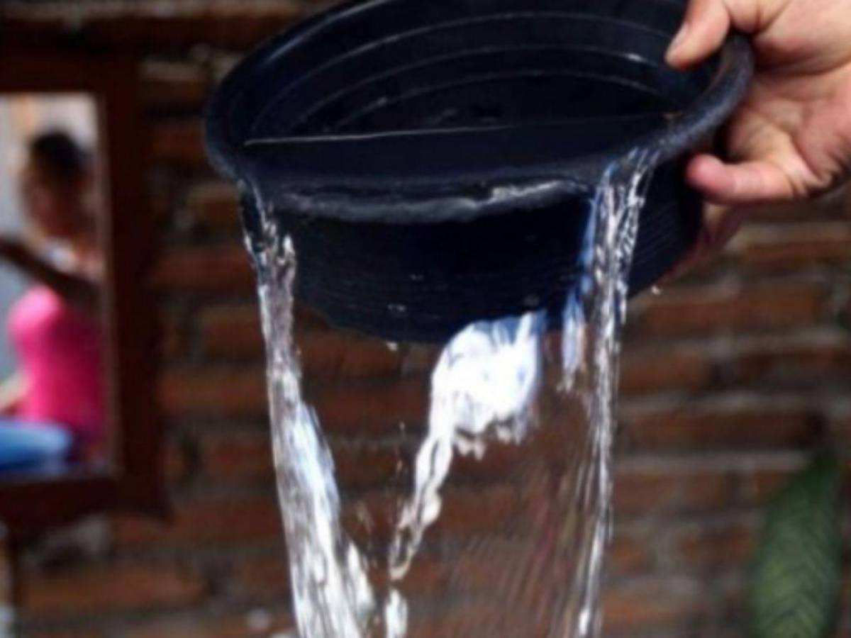 Alertan “crisis humanitaria” por escasez de agua en el Distrito Central