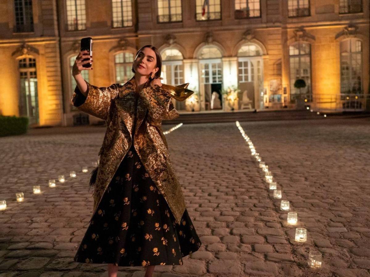 Tras siete años en Netflix, Lily Collins dice adiós a Emily en París
