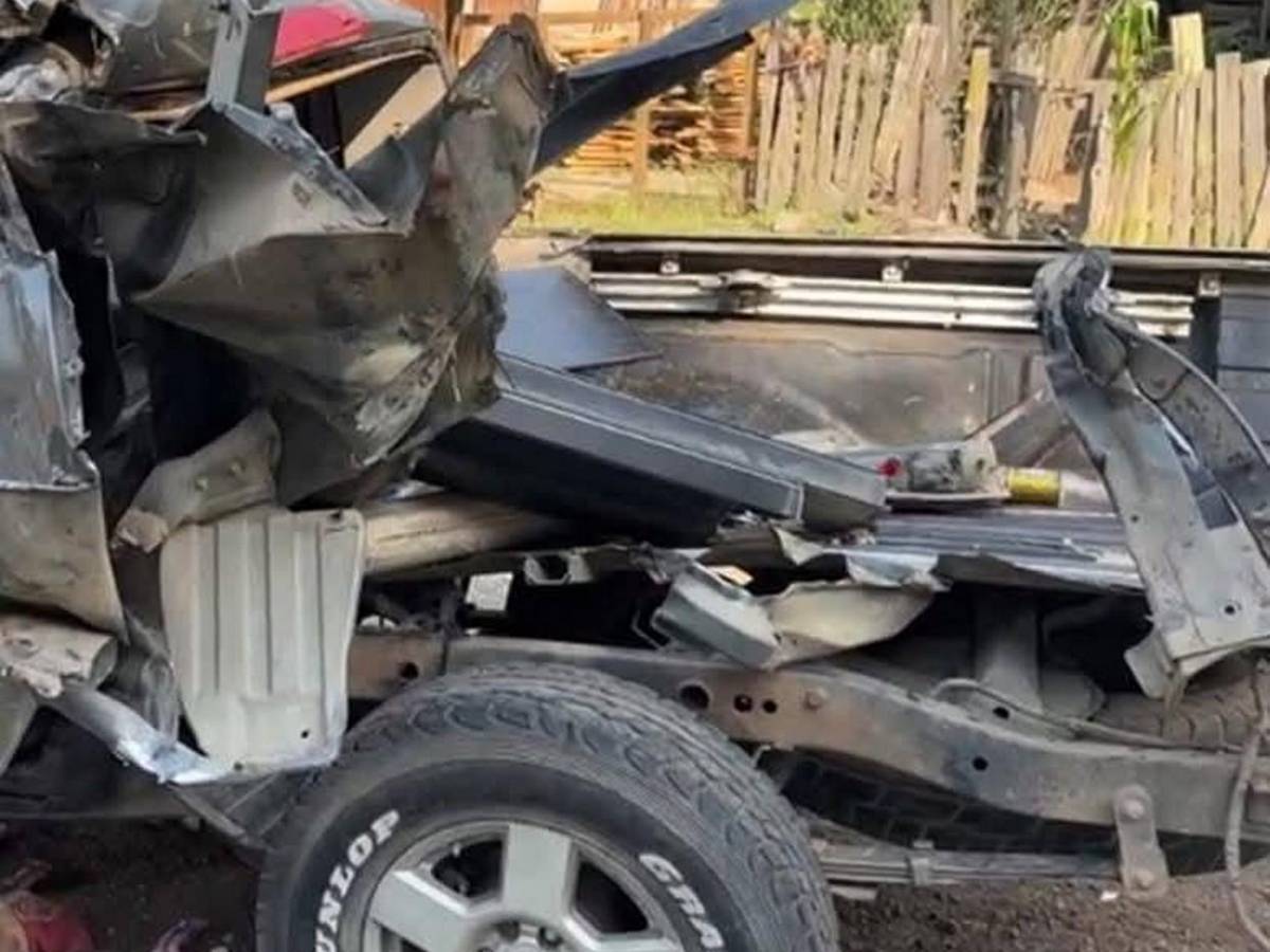La caótica escena que dejó la colisión de un bus contra varios vehículos en Guaimaca