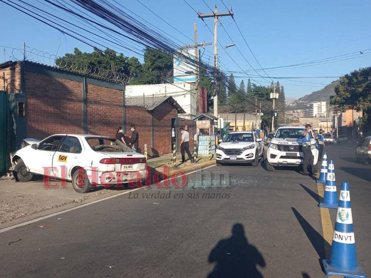 Muere taxista luego de impactar contra muro perimetral en Tegucigalpa