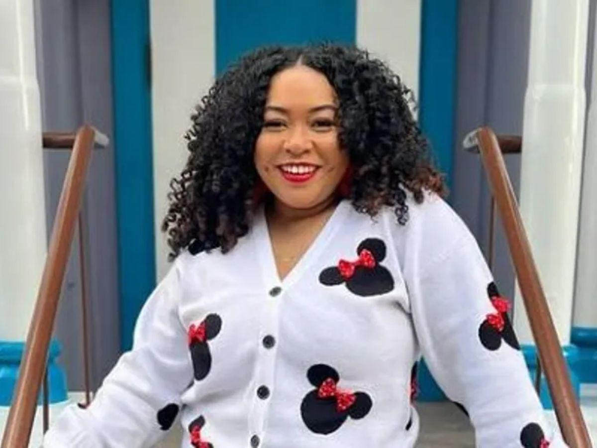 Fallece influencer de Disney a los 34 años tras una reacción alérgica durante cena navideña