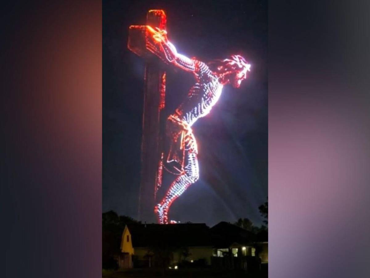 EN FOTOS: 10,000 drones recrearon la pasión de Cristo en Texas, rompiendo récord