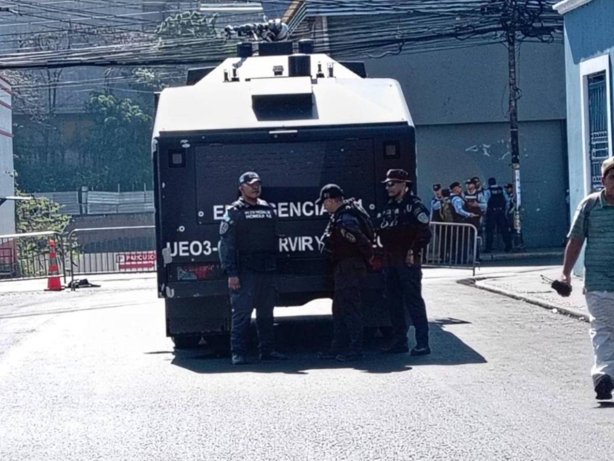 Fuerte resguardo policial en sede del Partido Nacional durante marchas del 1 de mayo