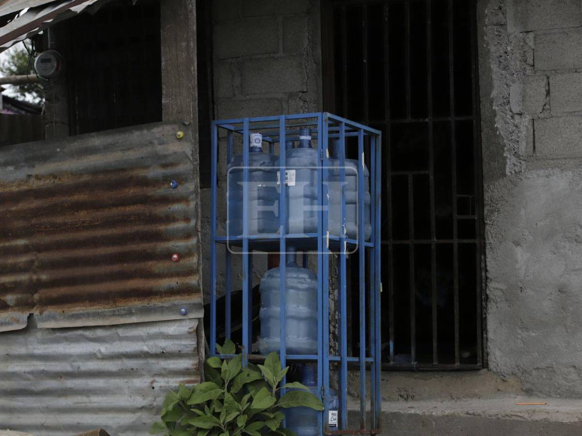 Sin tubería, familias capitalinas pagan hasta L250 para poder tener agua en su casa