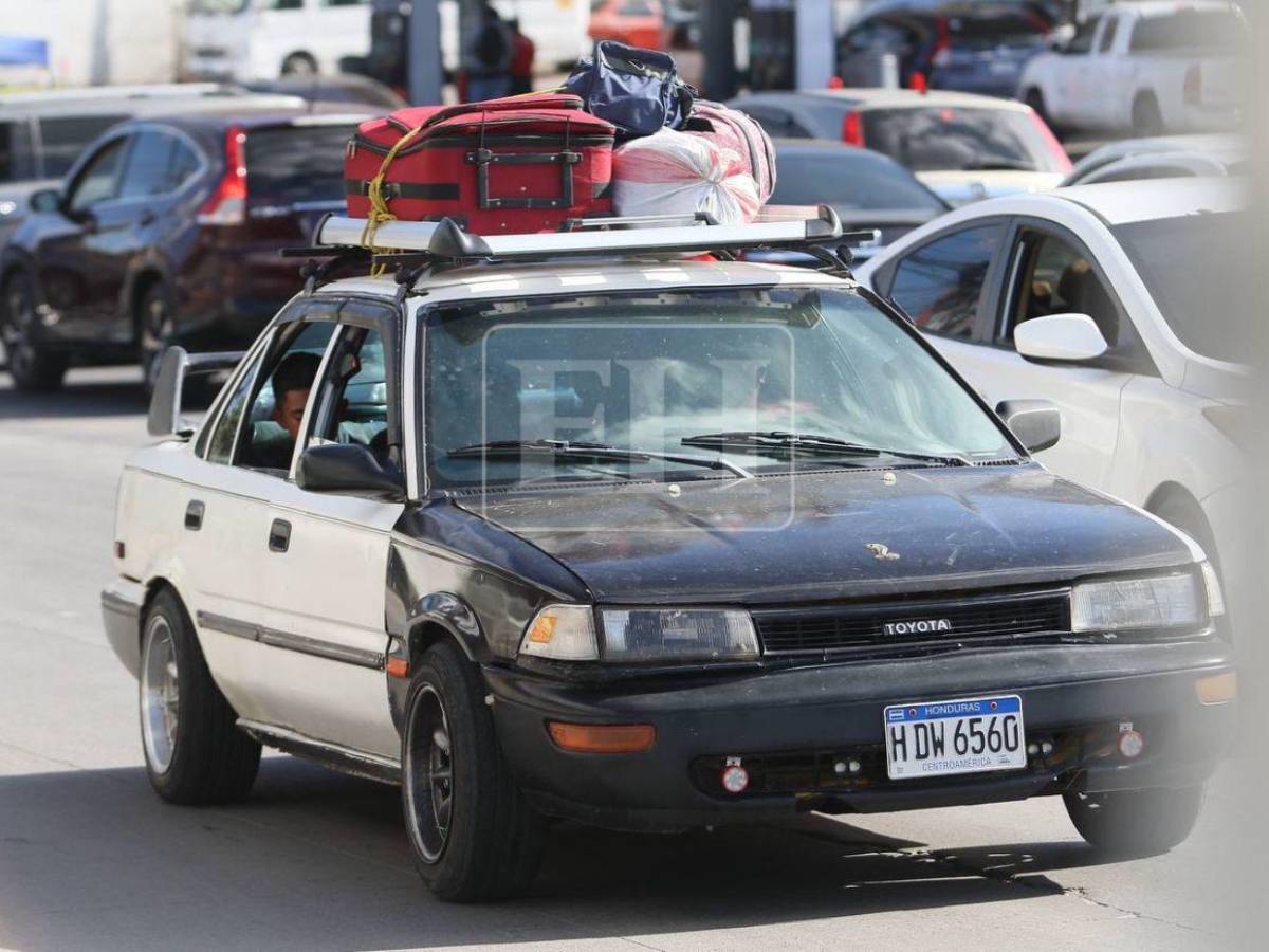 Algunos hasta guindados: así fueron captados viajeros en salida al sur tras Semana Santa