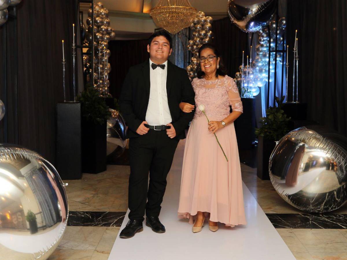 Intercontinental School: así fue el desfile oficial de los seniors 2025