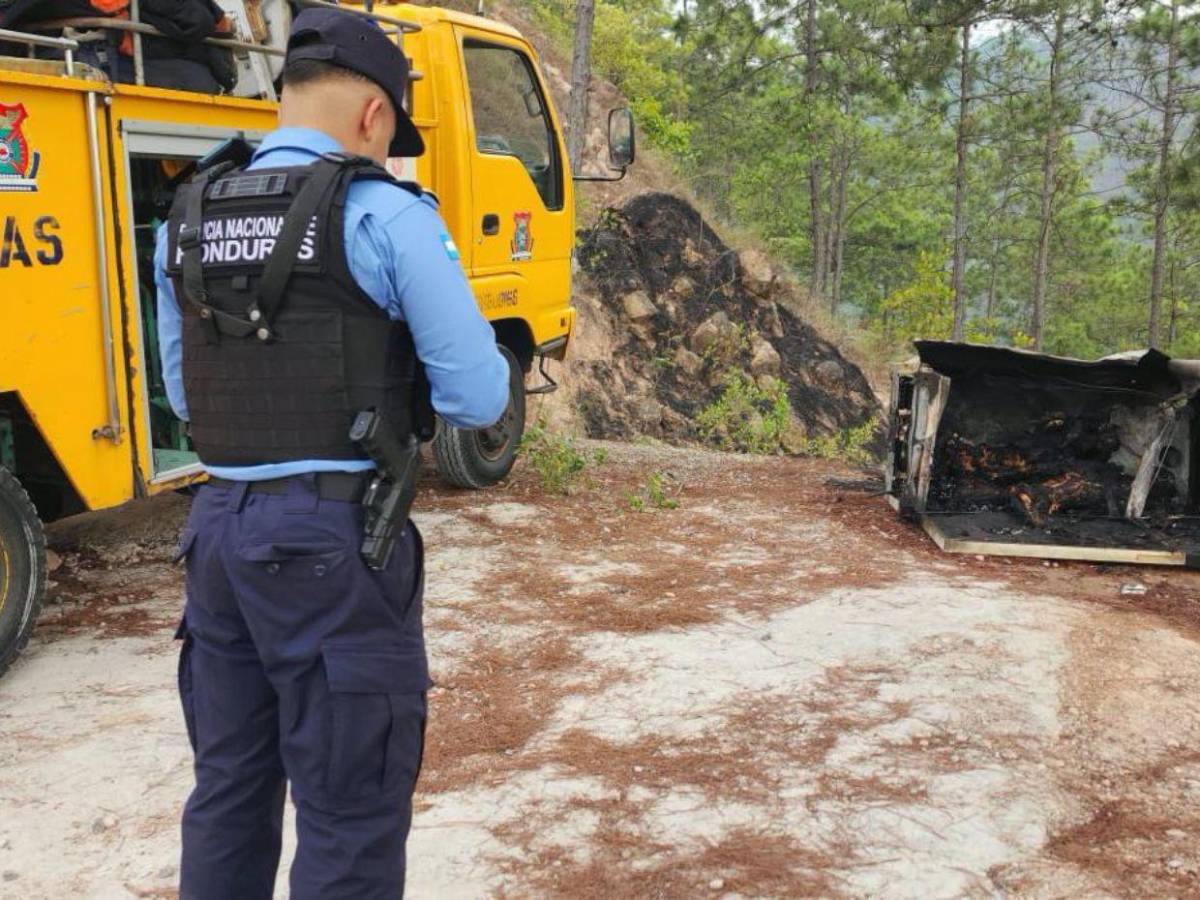 Las dantescas imágenes del crimen que aterra a El Cimarrón: tres cuerpos carbonizados