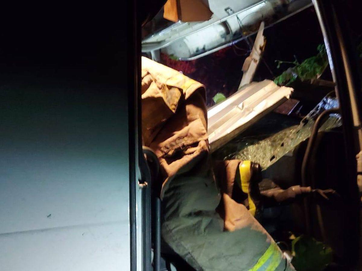 Contra una casa impactó la rastra: momento en que Joel Castillo murió en un accidente en Cortés