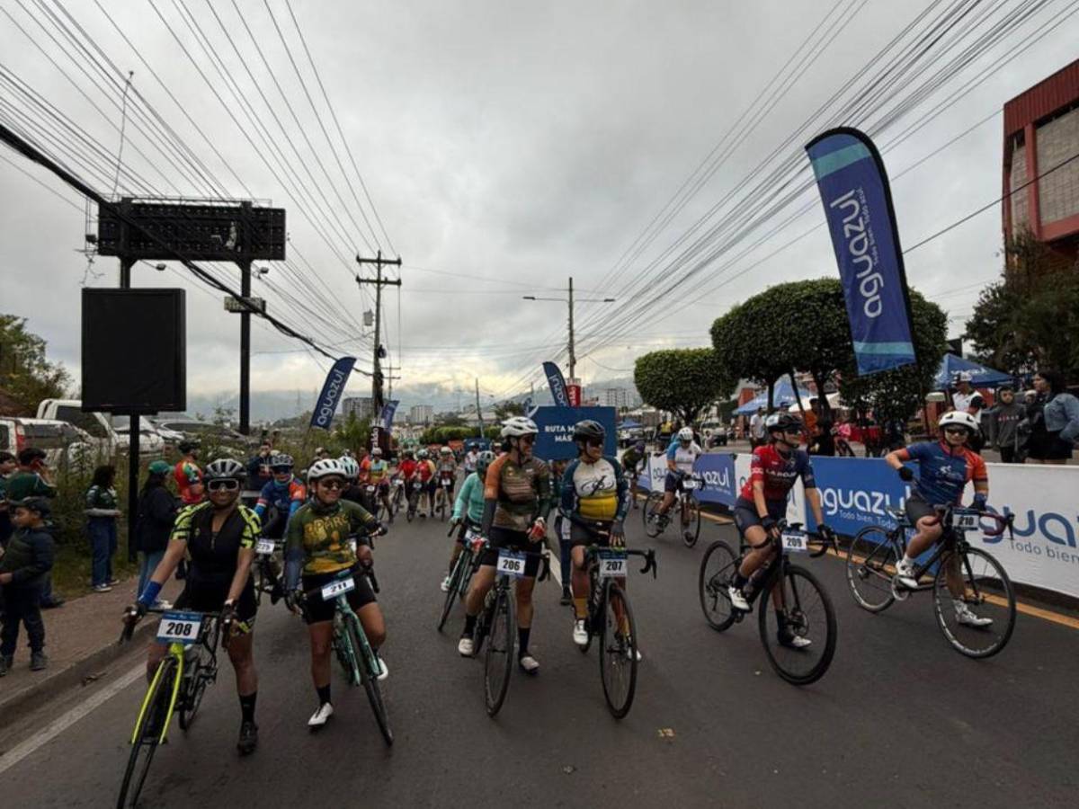 Entre tensión y emoción, así estaban los ciclistas antes de arrancar la Vuelta EL HERALDO 2025