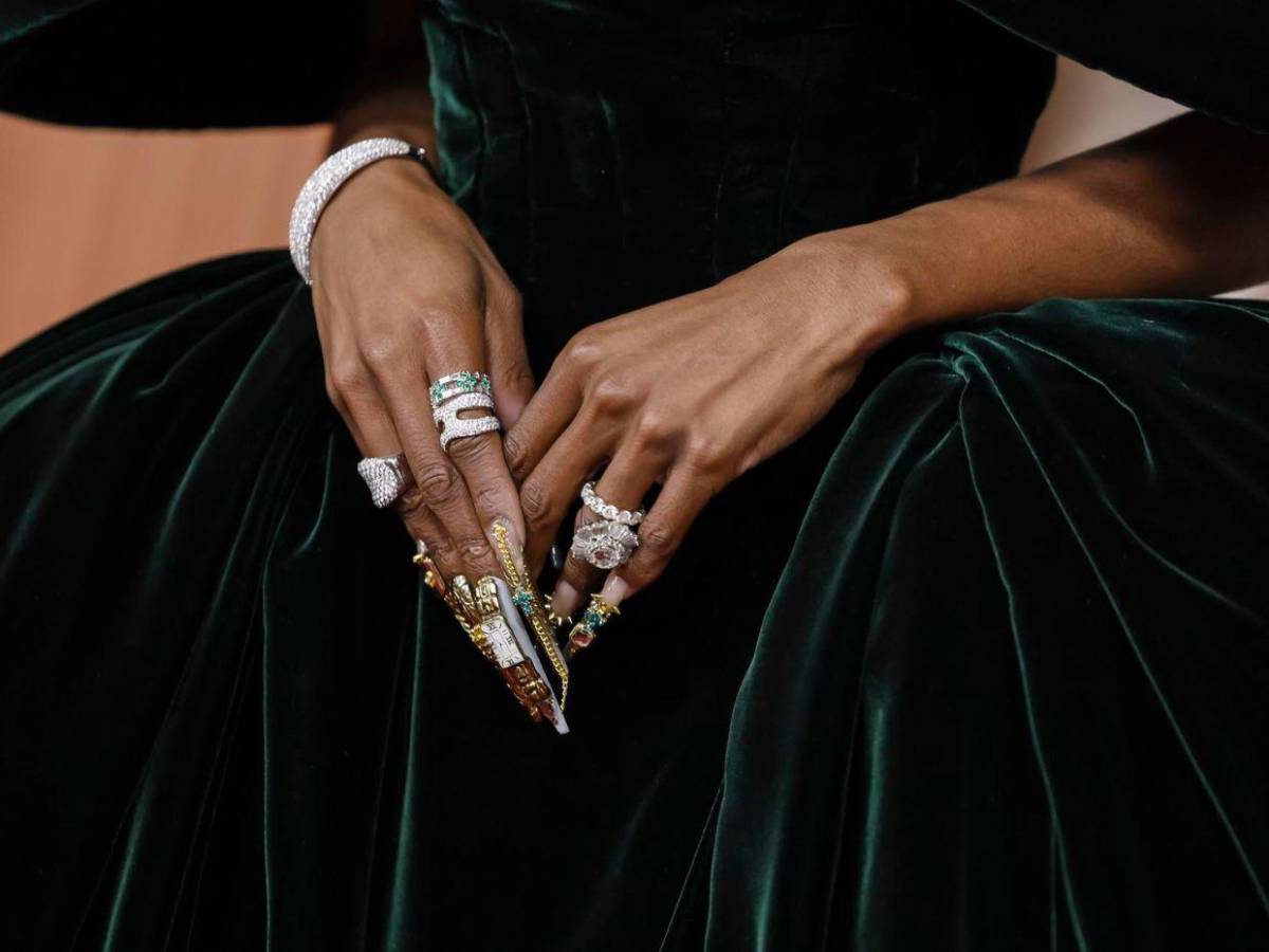 Ariana Grande y Cynthia Erivo impactan con sus looks en los Premios Oscar