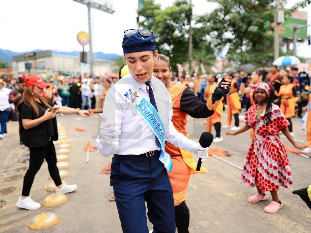 La Bicha Catracha se roba el show en los desfiles de San Pedro Sula