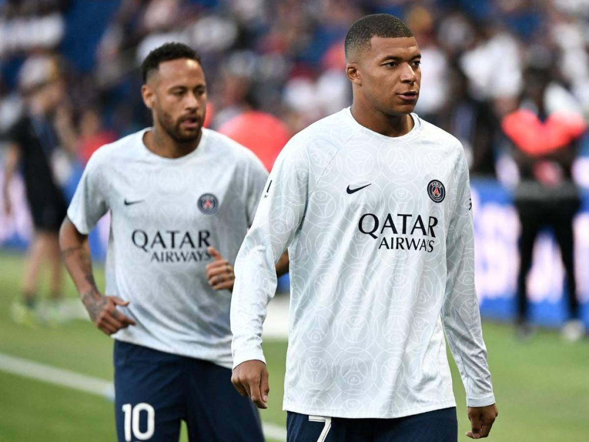 ¿Mala relación? Neymar y Mbappé protagonizan una tensa discusión para patear un penal en partido del PSG