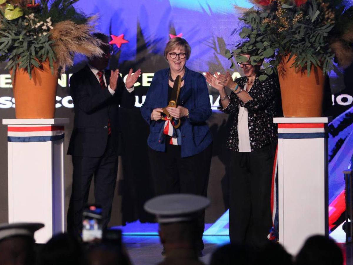 Personalidades presentes en la inauguración de la nueva embajada de EUA