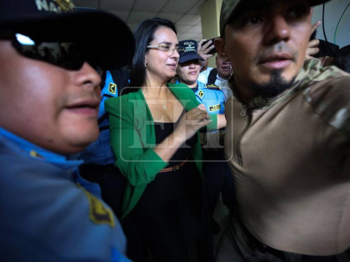 Isis Cuéllar sale sonriendo de la CSJ, sin curul y sin cárcel