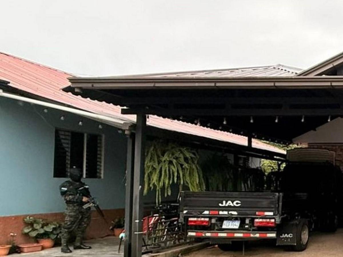 Caen hermanos Hernández Leiva que usaban encomiendas para traficar armas de fuego desde Nashville, EE UU