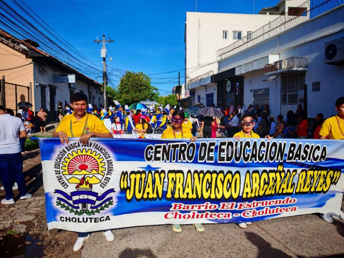 Con carrozas, música, bailes y bellas palillonas, Choluteca celebra su 180 aniversario​​​​​