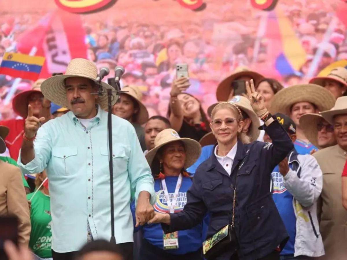 “Aceptó cientos de miles de dólares en sobornos”: De esto acusan a la esposa de Maduro