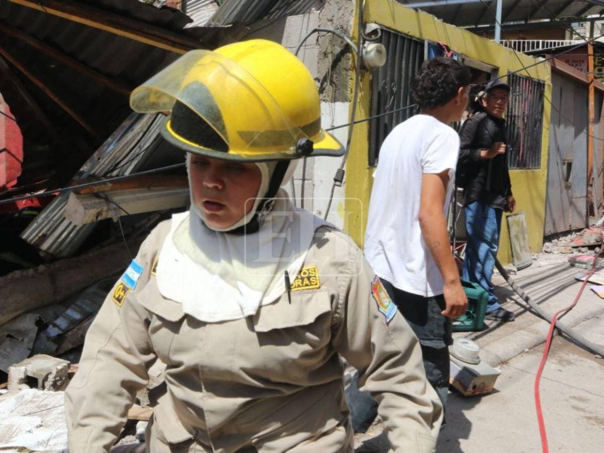 Dolor de familiares en escena del accidente de volqueta en Villa Nueva de la capital