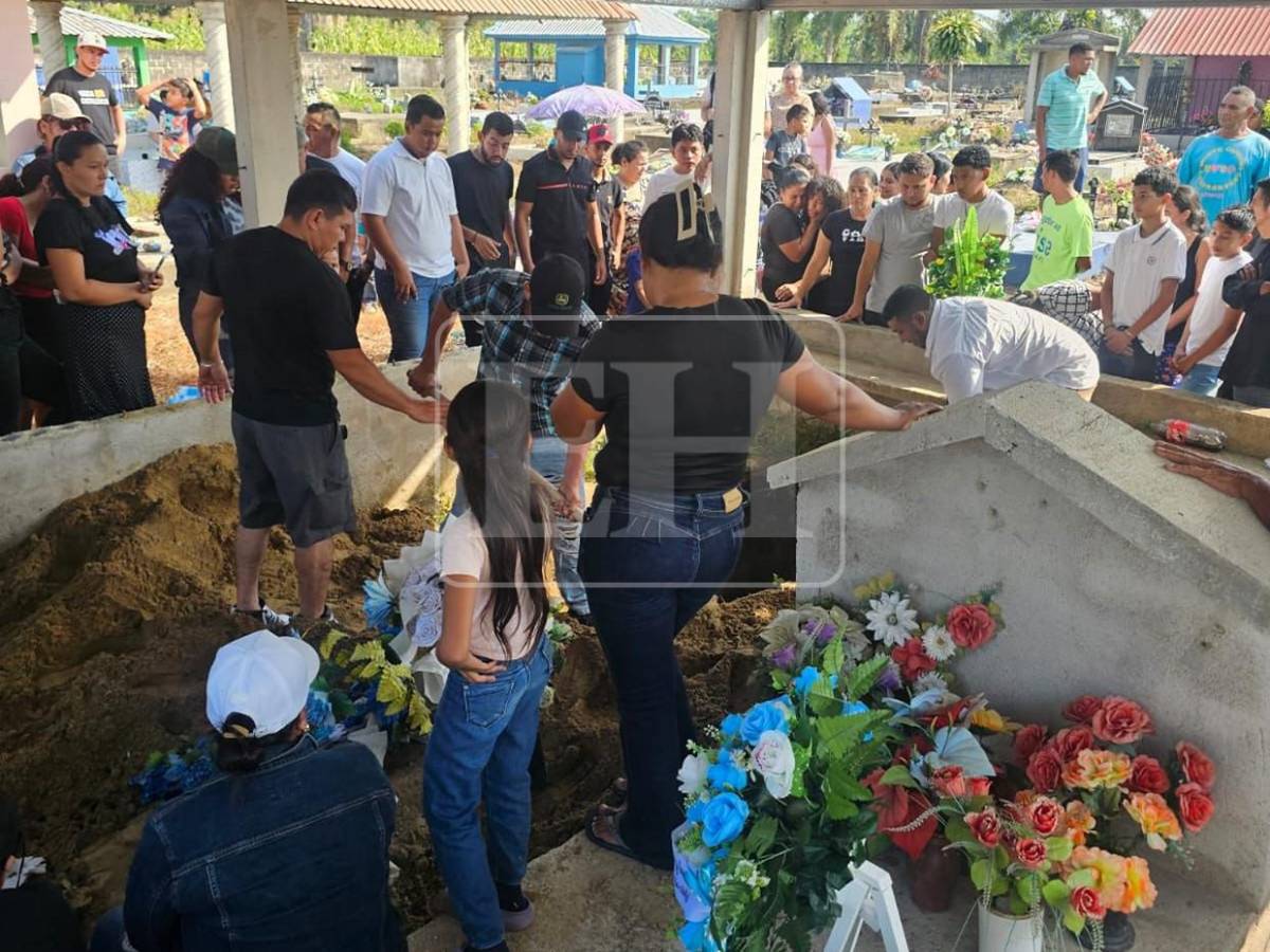 Nos dejas un vacío: dura despedida a las víctimas de la masacre en Trujillo