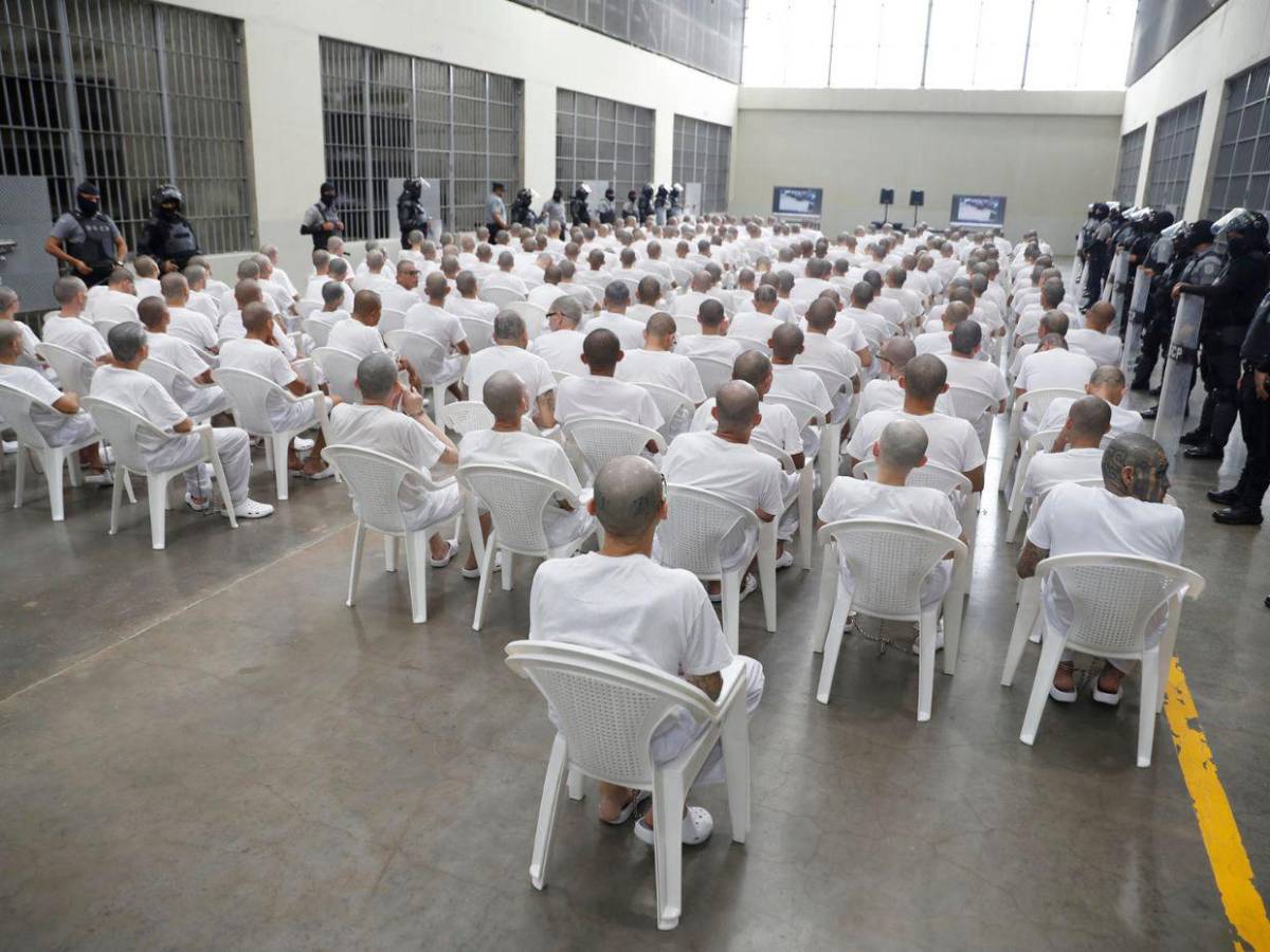 Las imágenes del inédito megajuicio contra más de 400 presuntos pandilleros en El Salvador