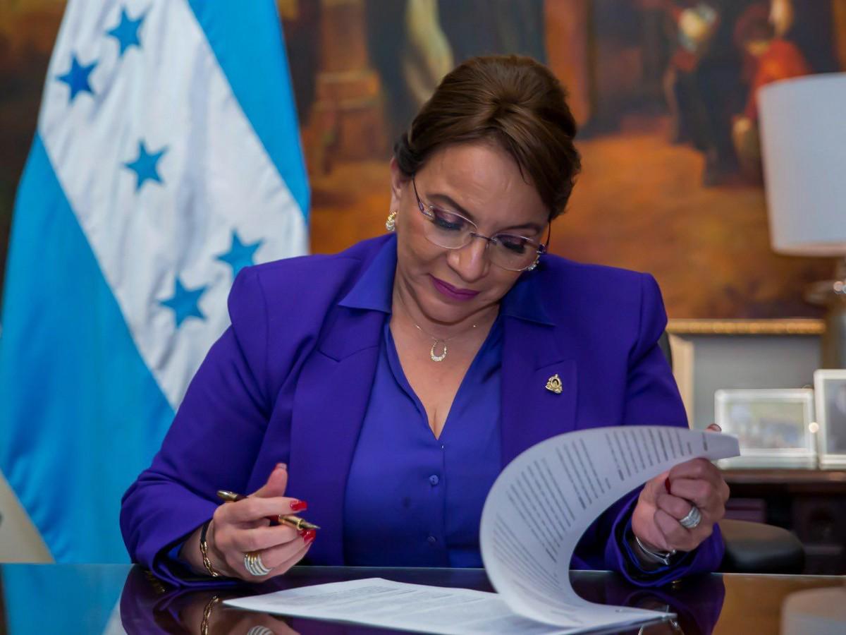 Xiomara Castro ordena que la PAE sea de uso libre y legal en Honduras