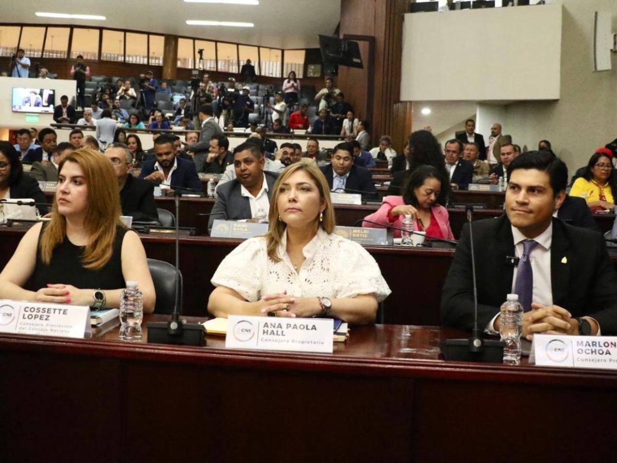 ¿De qué delitos acusan a Cossette López, Ana Paola Hall y Marlon Ochoa, según el MP?