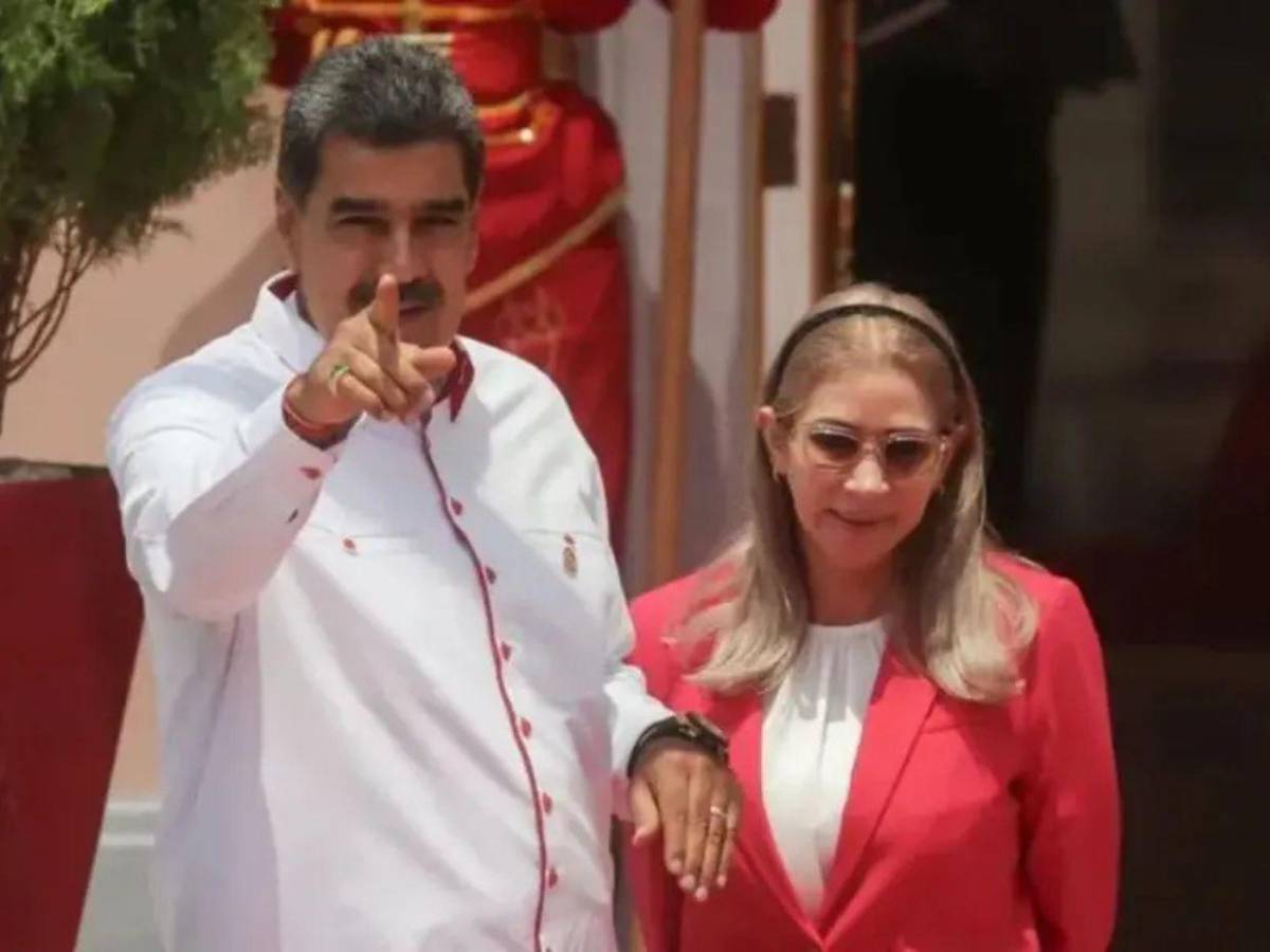 “Aceptó cientos de miles de dólares en sobornos”: De esto acusan a la esposa de Maduro