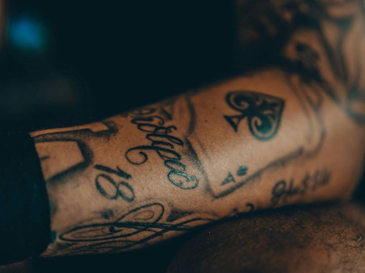 Juan Felipe Palacio, se hizo un tatuaje que cubría toda su pierna y murió tras grave infección