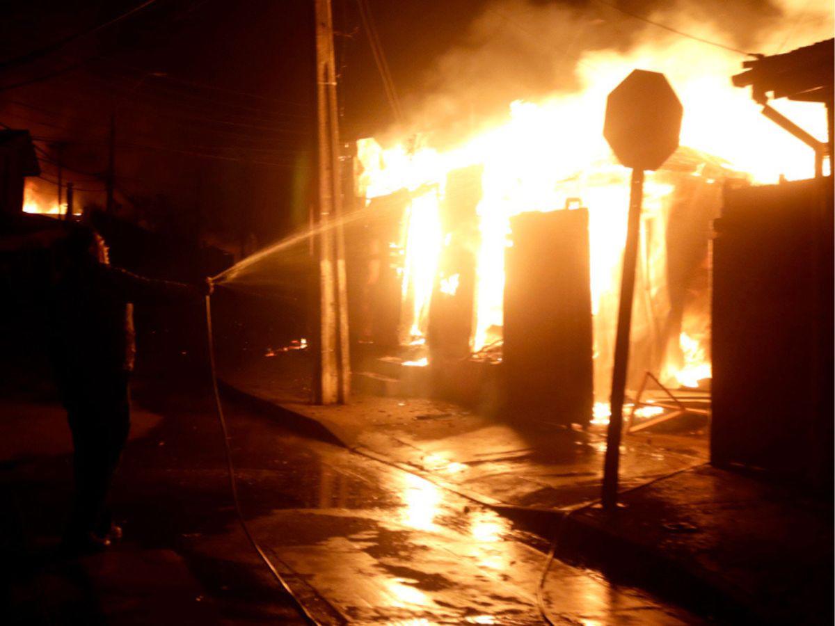 Ya son 16 los muertos: las apocalípticas imágenes de los incendios forestales en Chile