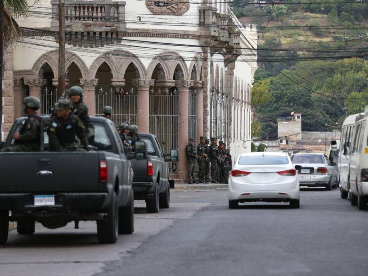 Repleto de militares: Así luce el centro de la capital previo a transición del CN