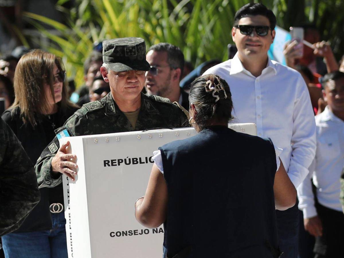 Denuncias de fraude, amenazas e injerencia militar:  Así avanza proceso electoral en Honduras