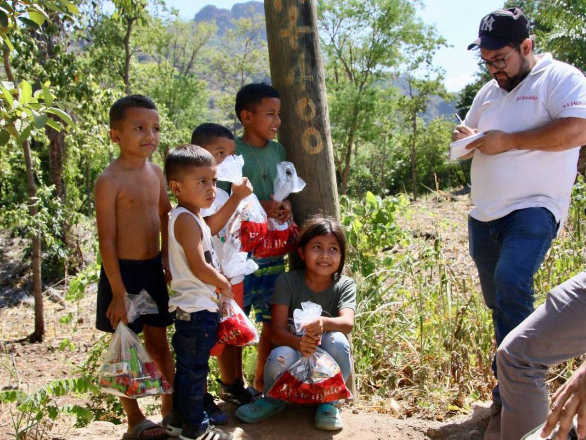 Con dulces que llegan al corazón, EL HERALDO y sus lectores alegran a los niños del Corredor Seco