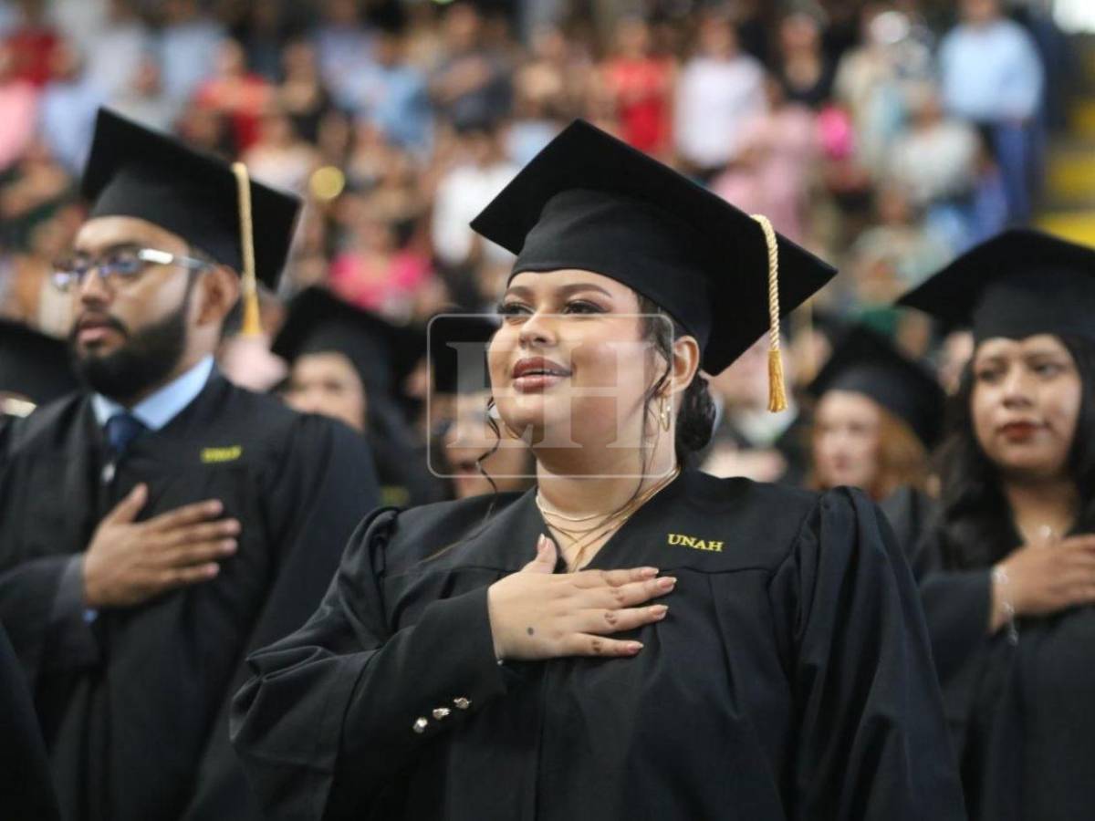 Un sueño hecho realidad: 1,074 nuevos profesionales reciben su título de la UNAH
