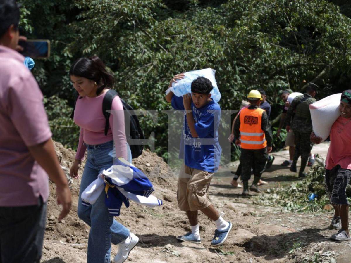 Avanzan obras en la colonia Reynel Fúnez ante socavón por colapso de caja puente