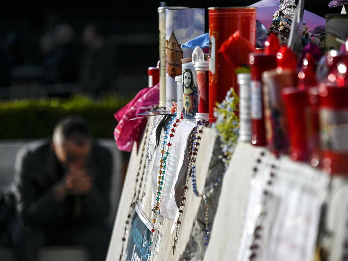 Salud del papa Francisco mantiene en constante oración  al pueblo católico