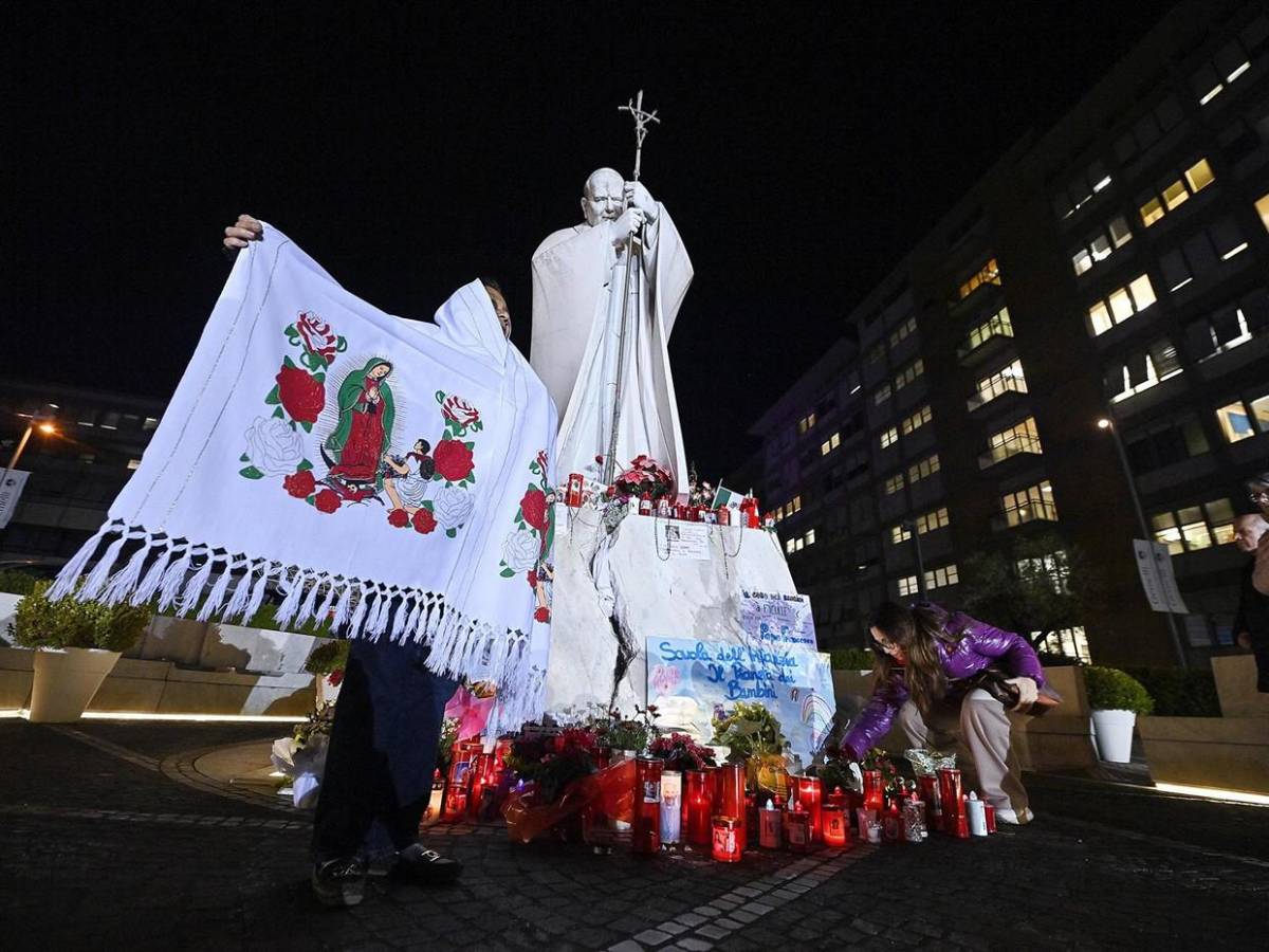 Salud del papa Francisco mantiene en constante oración  al pueblo católico