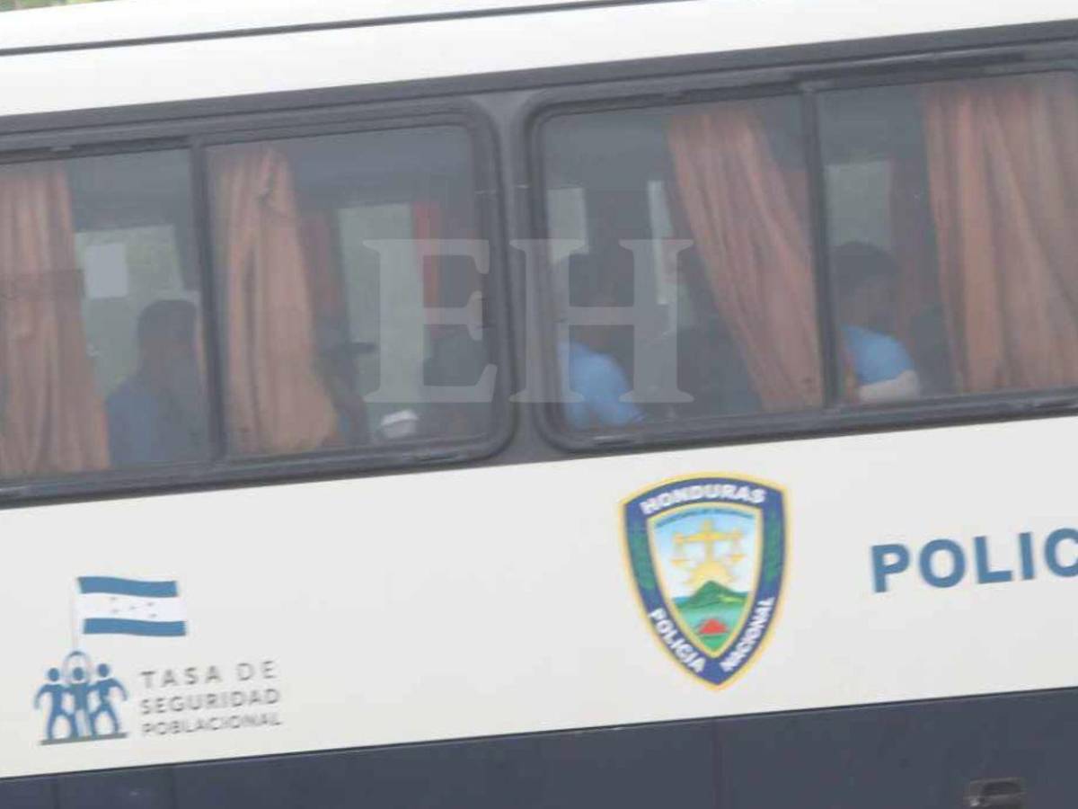 En bus comprado con fondos de la Tasa de Seguridad: así se movilizó Génesis PN en su debut en Liga