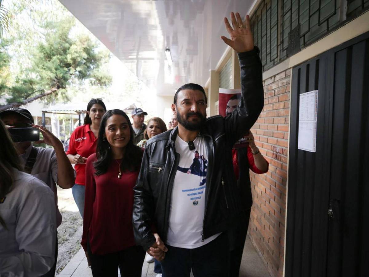 Rasel Tomé recuerda su “patada” a Jorge Cálix en su camiseta al ir a votar